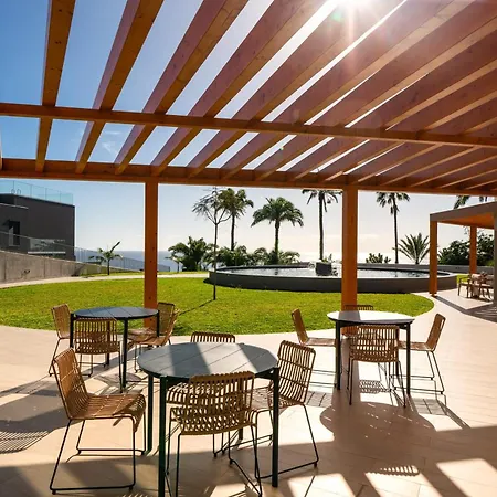 Acqua Iv By An Island * Funchal (Madeira)