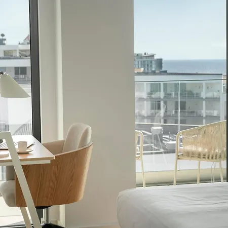 Acqua Iv By An Island