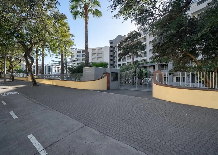 Acqua Iv By An Island