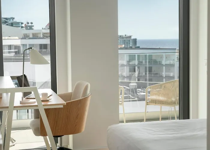 Acqua Iv By An Island